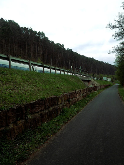 ...aber links die Landstraße