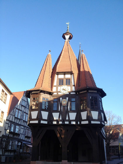 Das im 15. Jahrhundert erbaute historische Rathaus von Michelstadt