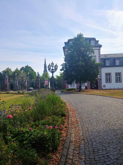 Blick vom Schloss hinüber zur Friedenskirche